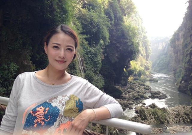 52歲周海媚和56歲關之琳近照對比，網友：都沒生過孩子差別這麼大！