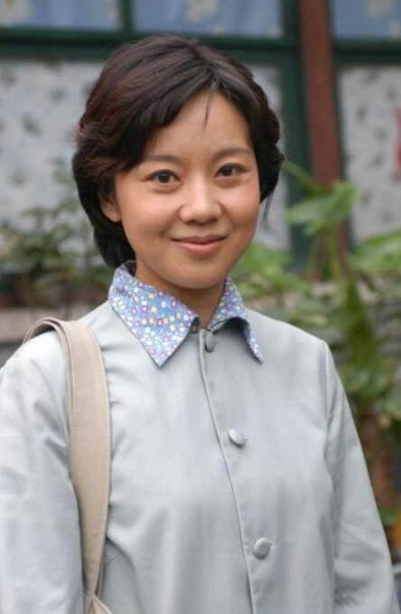 老公因為她長得丑和她離婚，現在她卻長成這樣，老公傷透了心！
