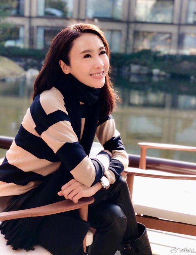 黎姿同框溫碧霞比美，網友卻都被她的眼珠子嚇一跳！