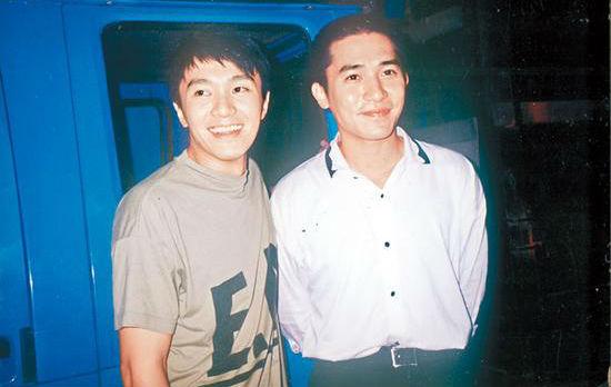 梁朝偉和周星馳對比，這差距真大！網友：原來他們在一起這麼歡樂~