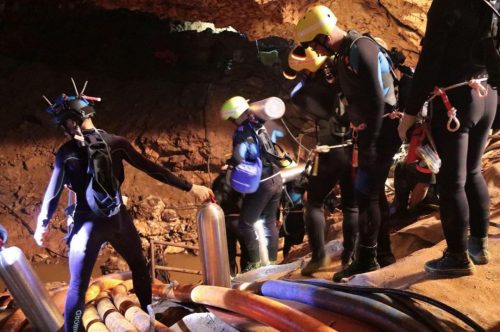 【不通人情也要採訪!】泰國13人被困洞穴經歷，將拍成好萊塢電影！官方透露：有大咖演出