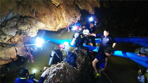 【不通人情也要採訪!】泰國13人被困洞穴經歷，將拍成好萊塢電影！官方透露：有大咖演出