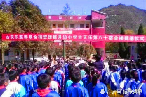 古天樂遭女子跪地「求恩」：借我100萬救父親，他的回答太有水平了! 