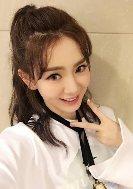 比整容更可怕的是瞳孔放大片！女星不戴放大片，反而更有氣質  