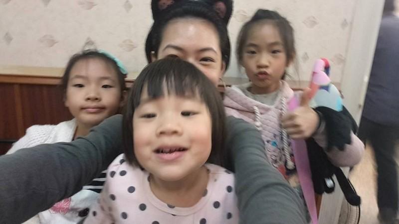 小S和女兒比賽「誰比較欠揍」出絕招　許老三「浮誇演技+魔音唱歌」網友笑翻：一秒惹怒我 