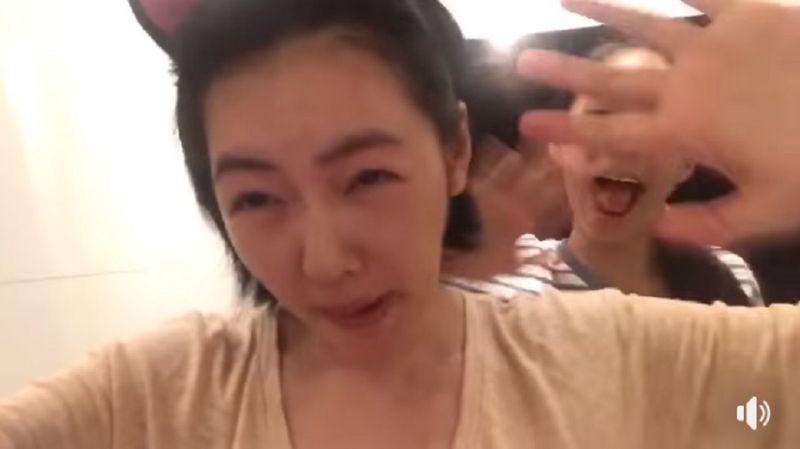 小S和女兒比賽「誰比較欠揍」出絕招　許老三「浮誇演技+魔音唱歌」網友笑翻：一秒惹怒我 