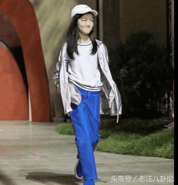 王菲女兒9歲就「開直播教化妝」晉升時尚圈　日前她「受邀到巴黎走秀」一走出來氣場超強大 