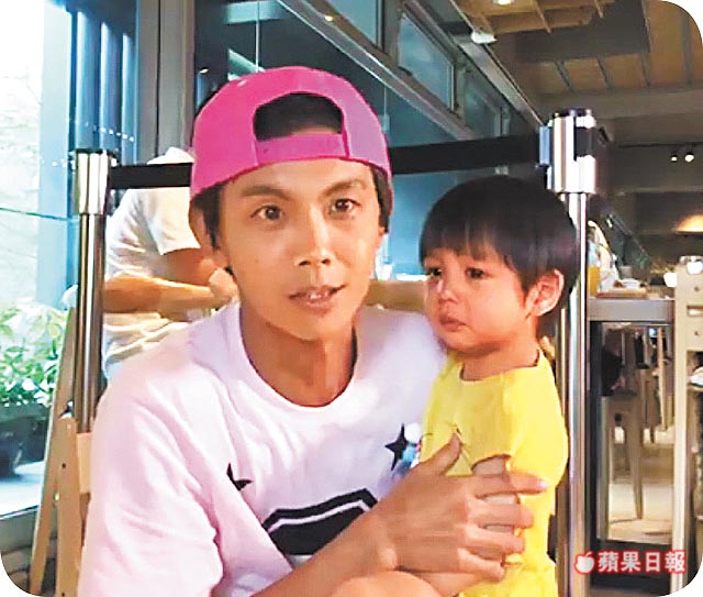 阿翔4歲女兒長相曝光！　他牽前世情人「共舞甜滋滋」網友驚呼：就是戴假髮的阿翔！ 