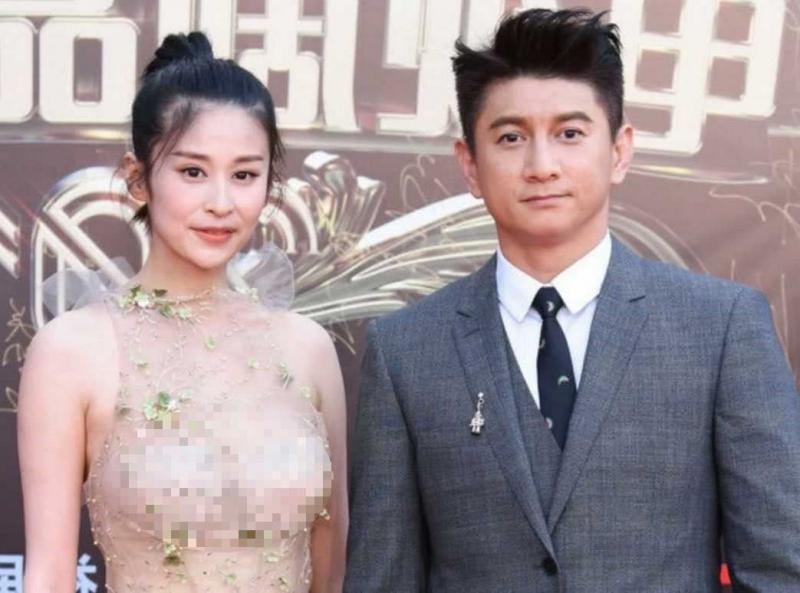 吳奇隆與穎兒同台，手都不知道該放哪，劉詩詩：老公，回家給你肉肉吃 ！