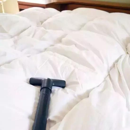 床墊睡了一年細菌多，再不清潔蟎蟲增多 教你一招輕鬆快速清潔床墊，很實用哦 