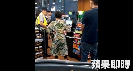 台南大媽起笑「大鬧全聯」狂丟商品　員警一來「發現自己理虧」還嘴硬：我就是恰查某！ 