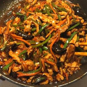 魚香肉絲做法簡單很，學會了不用去飯店吃了，配上米飯吃好極了