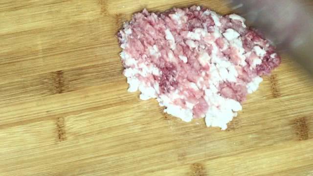 炸醬麵正確做法，很多人第一步就錯，學會全家早餐不用買