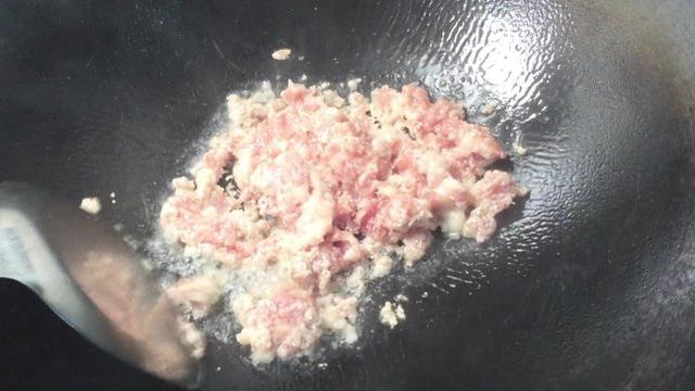 炸醬麵正確做法，很多人第一步就錯，學會全家早餐不用買