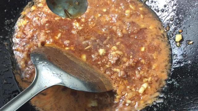 炸醬麵正確做法，很多人第一步就錯，學會全家早餐不用買