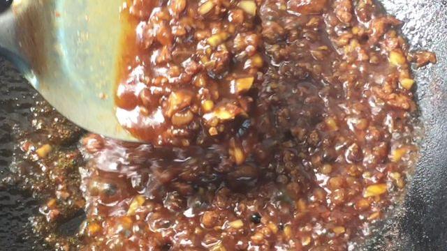 炸醬麵正確做法，很多人第一步就錯，學會全家早餐不用買