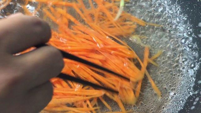 炸醬麵正確做法，很多人第一步就錯，學會全家早餐不用買