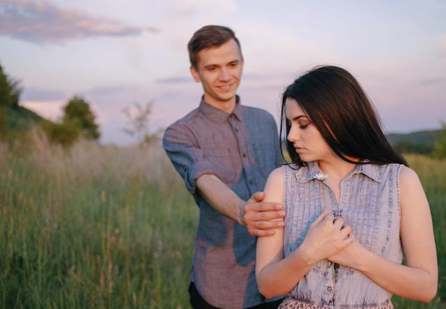 女婿入贅五年未育,給他送文件,拉開辦公桌抽屜,我愣住了