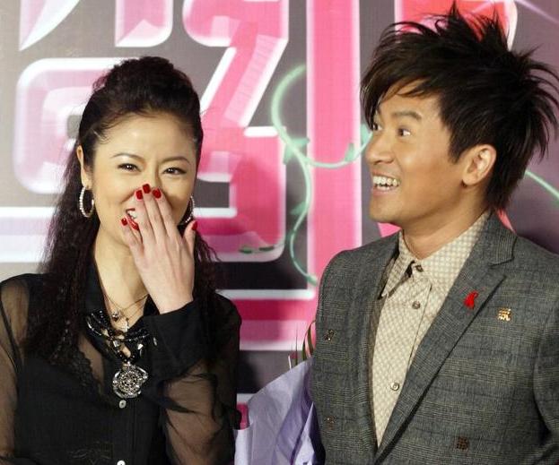 媒體傳：蘇有朋隱婚14年，其妻子竟是身邊一直陪伴著的她！