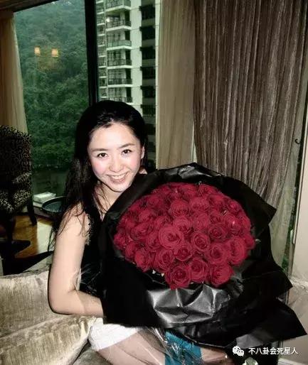 湯鎮業雙胞胎兒子將出道，他大女兒更是顏好氣質佳，堪稱翻版黎姿！