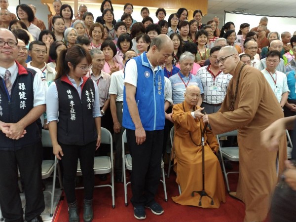 國民黨高雄授旗 曾永權：韓國瑜旋風帶動 失聯黨員回來了 