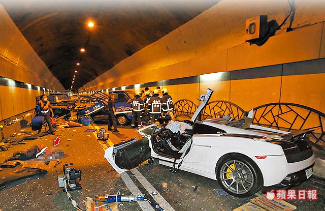 心靈大師之子飆車 2死3傷 超跑死亡直播