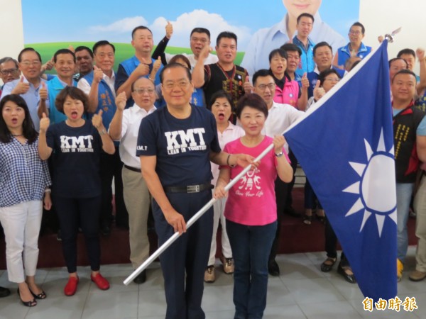 曾永權授旗盧秀燕 胡志強站台：不要輸掉可能會贏的選舉 