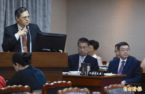 青年義務收年改「公教請願書」 每天超過30退伍軍人遞件 
