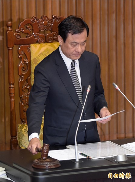青年義務收年改「公教請願書」 每天超過30退伍軍人遞件 