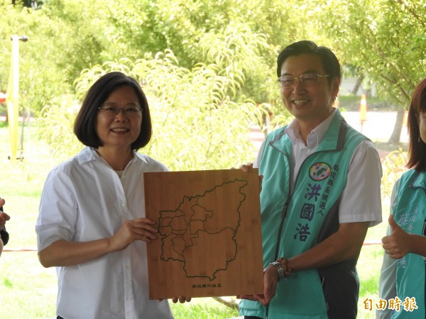 藍營稱縣長換人免費營養午餐會停辦 洪國浩：好的政策會延續 