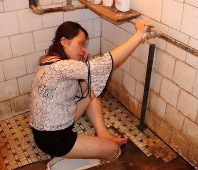 家中馬桶驚見小老鼠！ 網友嚇爆：差點坐下去 