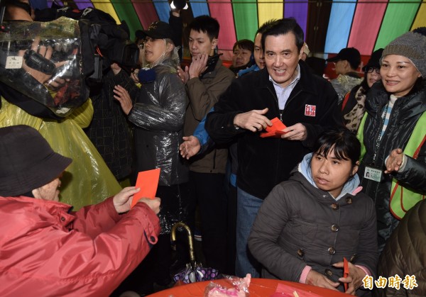 馬英九偕妻搭熱氣球 維安車輛追著到處跑 