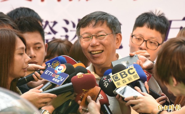沒背景沒資源 柯P透露如何在藍綠夾殺之下存活... 