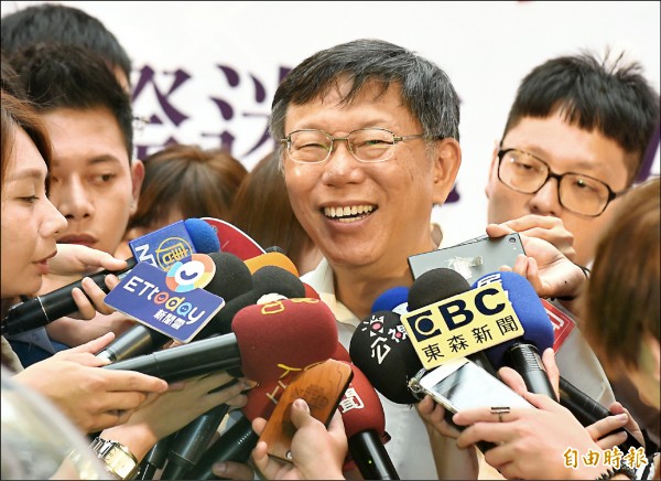 沒背景沒資源 柯P透露如何在藍綠夾殺之下存活... 