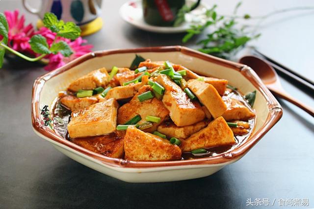 超級簡單的豆腐做法，外酥裡嫩，入味又下飯，比釀肉的還香  !