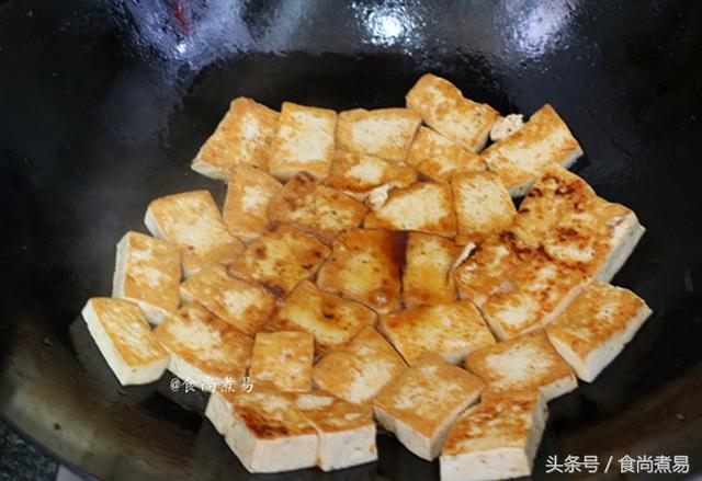 超級簡單的豆腐做法，外酥裡嫩，入味又下飯，比釀肉的還香  !