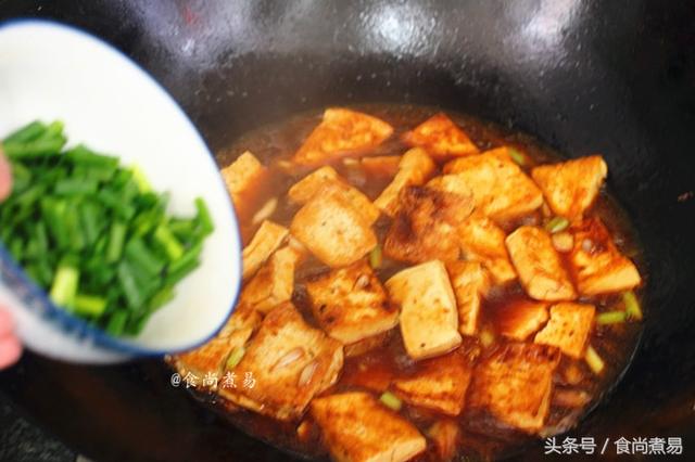 超級簡單的豆腐做法，外酥裡嫩，入味又下飯，比釀肉的還香  !