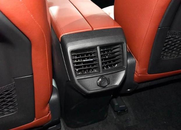 到底車內的USB介面可不可以用來充電？它的真正用途是...