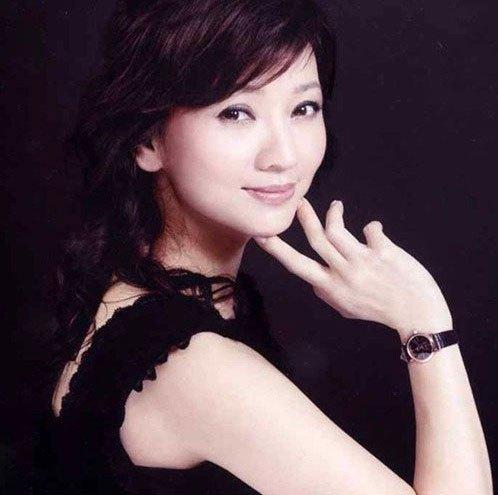趙雅芝前任和現任丈夫，同夫不同命，現狀簡直相差了十萬八千里！