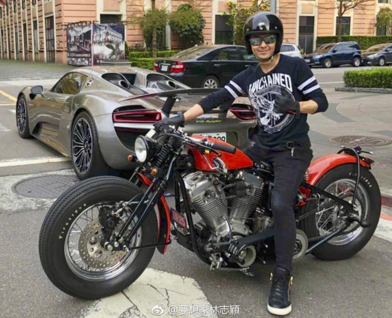 林志穎攜妻兒「現身墾丁街道」，「零遮掩」路邊攤買吃玩彈珠！網友直呼：「幸福的味道！」