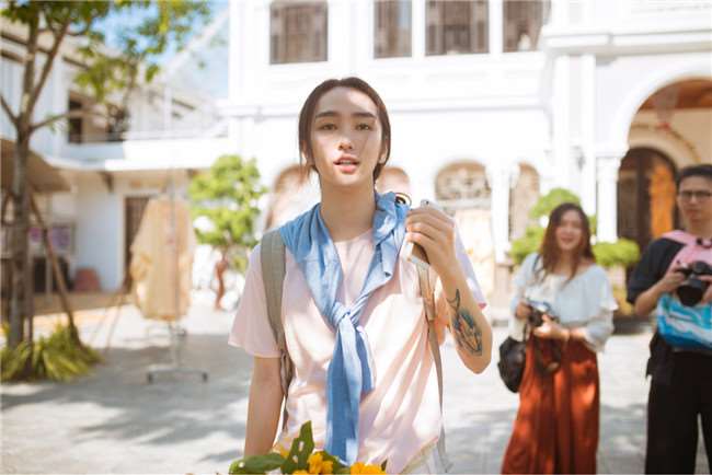 他就是「同時擁有男女特質的美男」爆紅後遭質疑整形，但學生畢業照一拿出來酸民都閉嘴了