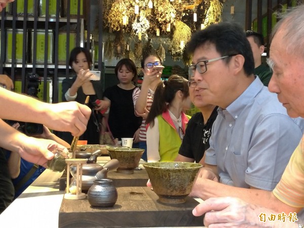 范雲邀簽署友善多元性別公約 姚文智：看到提案再說 