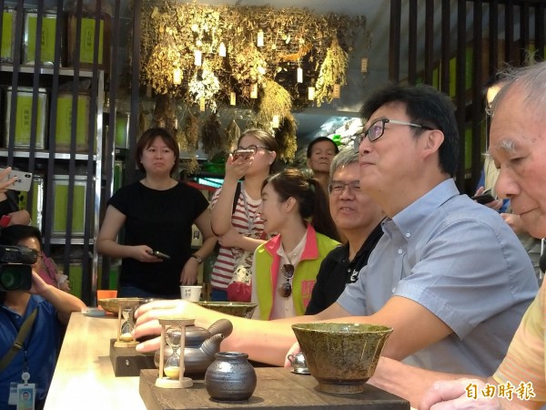 范雲邀簽署友善多元性別公約 姚文智：看到提案再說 