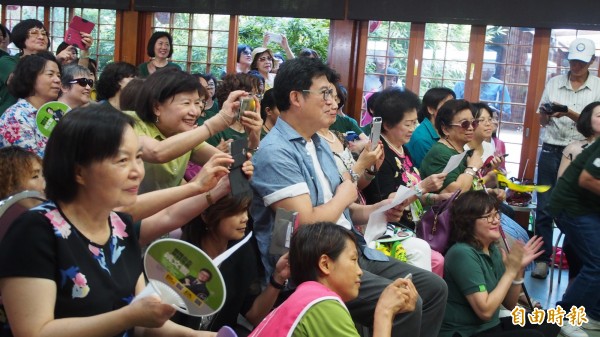姚文智暢談政見渾然忘我 黃光芹被逼急... 