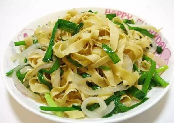 這三種菜一起炒，簡直好吃到沒話說，非常鮮，還軟化血管保護心髒！ 