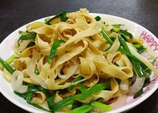 這三種菜一起炒，簡直好吃到沒話說，非常鮮，還軟化血管保護心髒！ 