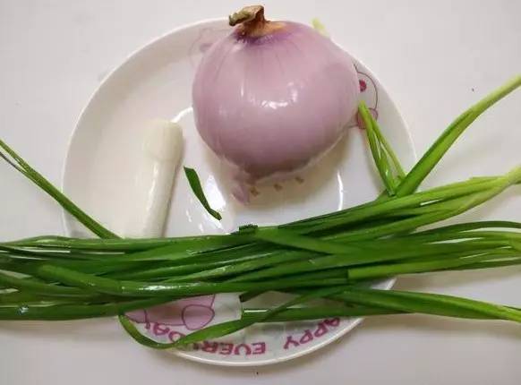 這三種菜一起炒，簡直好吃到沒話說，非常鮮，還軟化血管保護心髒！ 