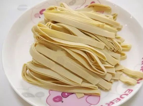 這三種菜一起炒，簡直好吃到沒話說，非常鮮，還軟化血管保護心髒！ 