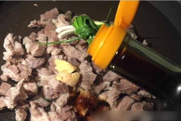 這道菜是我家餐桌上最熟悉的菜品，秋冬季進補，出現頻率也最高了 