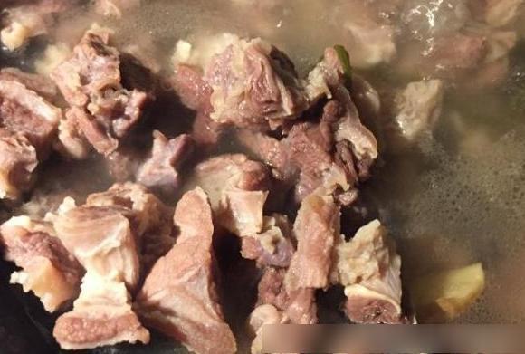 這道菜是我家餐桌上最熟悉的菜品，秋冬季進補，出現頻率也最高了 